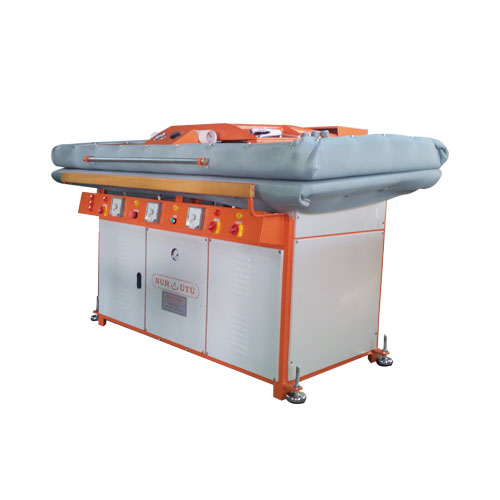 KNITWEAR IRONING MACHINE WITH COWER
